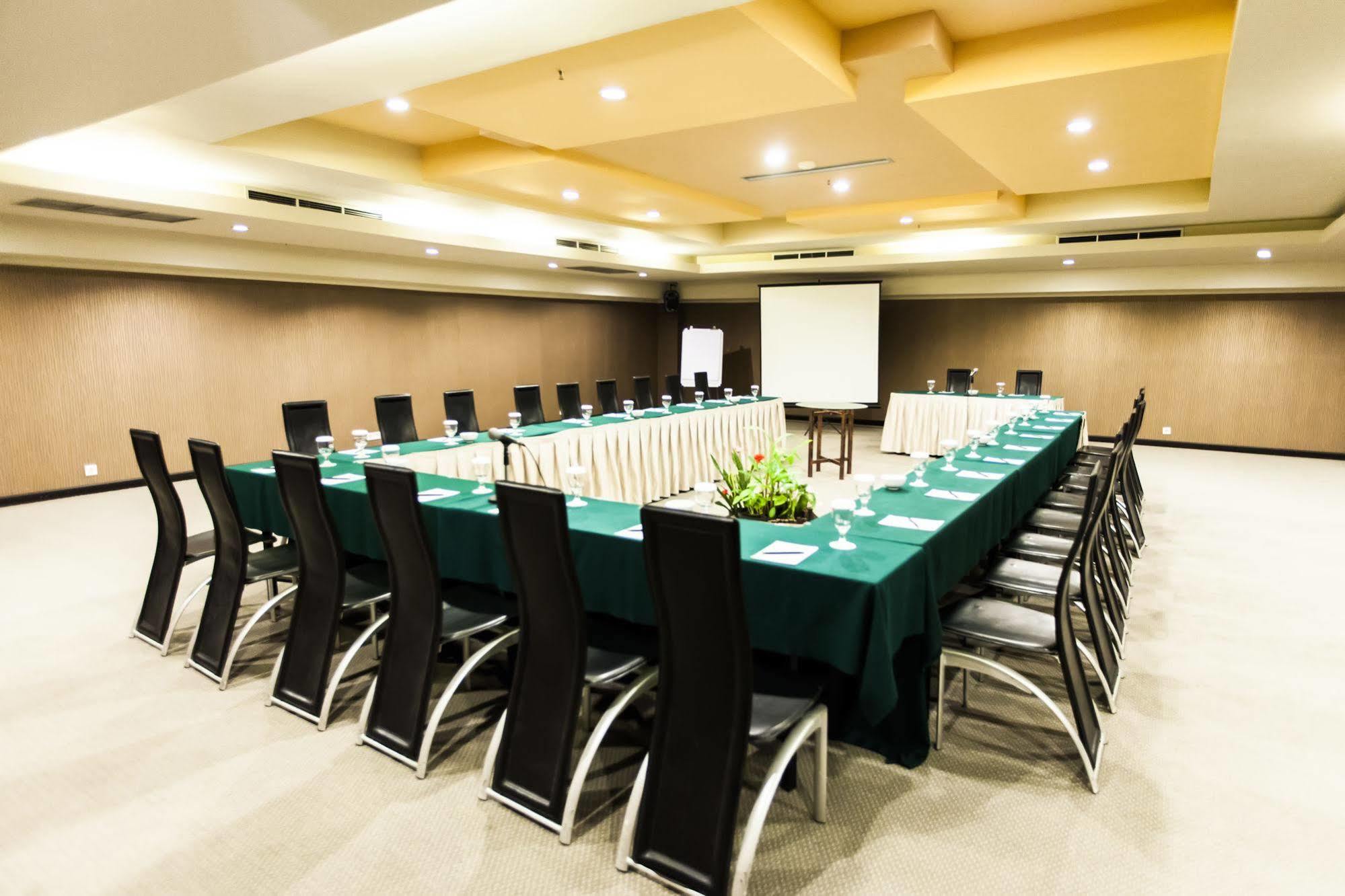 Orchardz Hotel Industri Jakarta Kemayoran Esterno foto